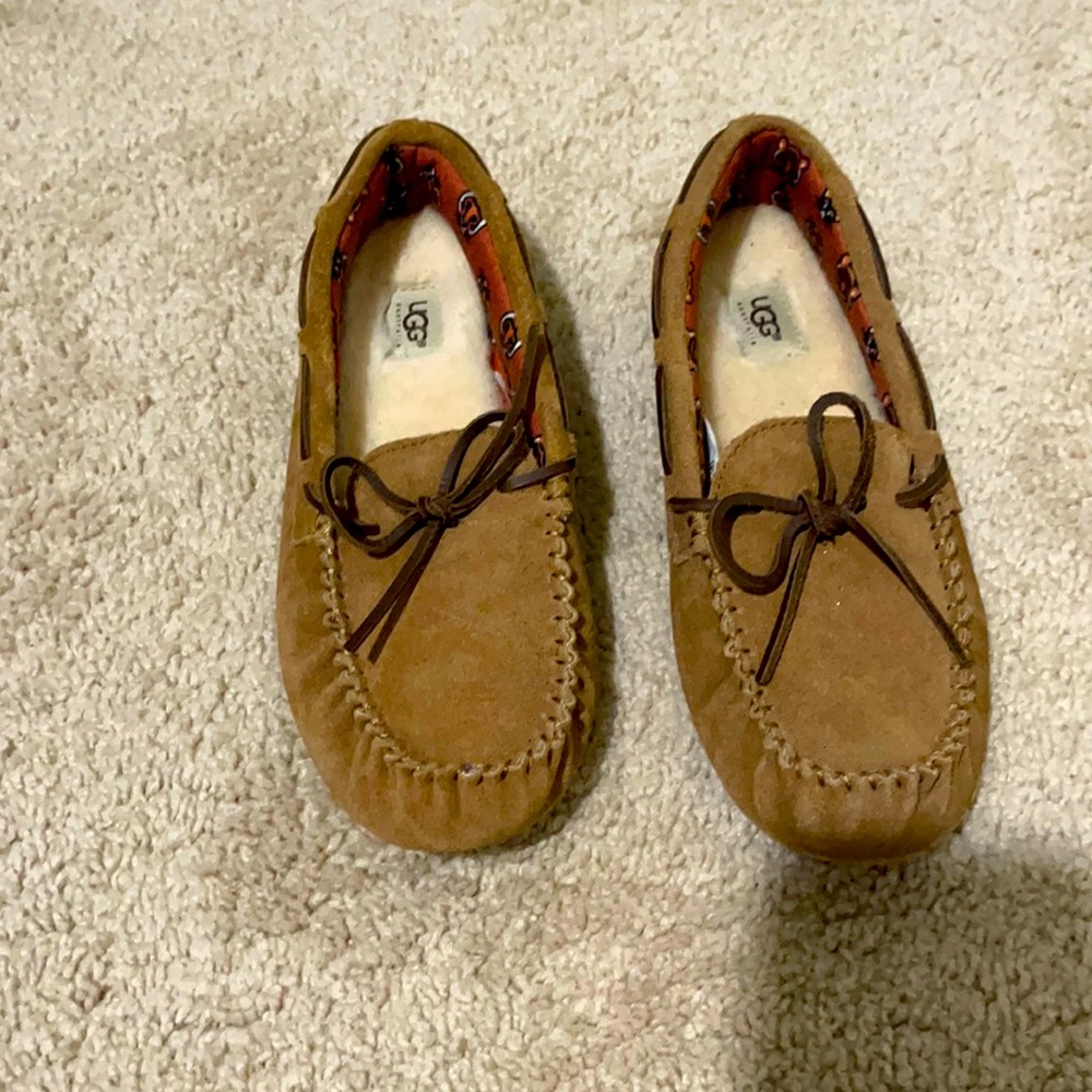 Authentic New Ugg Kids Suede Slippers 🥿 Size 4